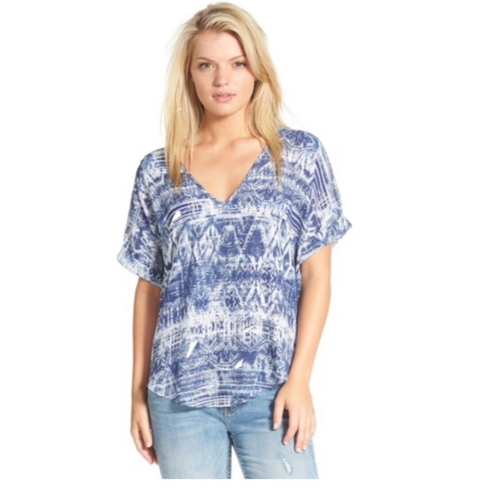 LUSH Cuff Sleeve Woven Tee